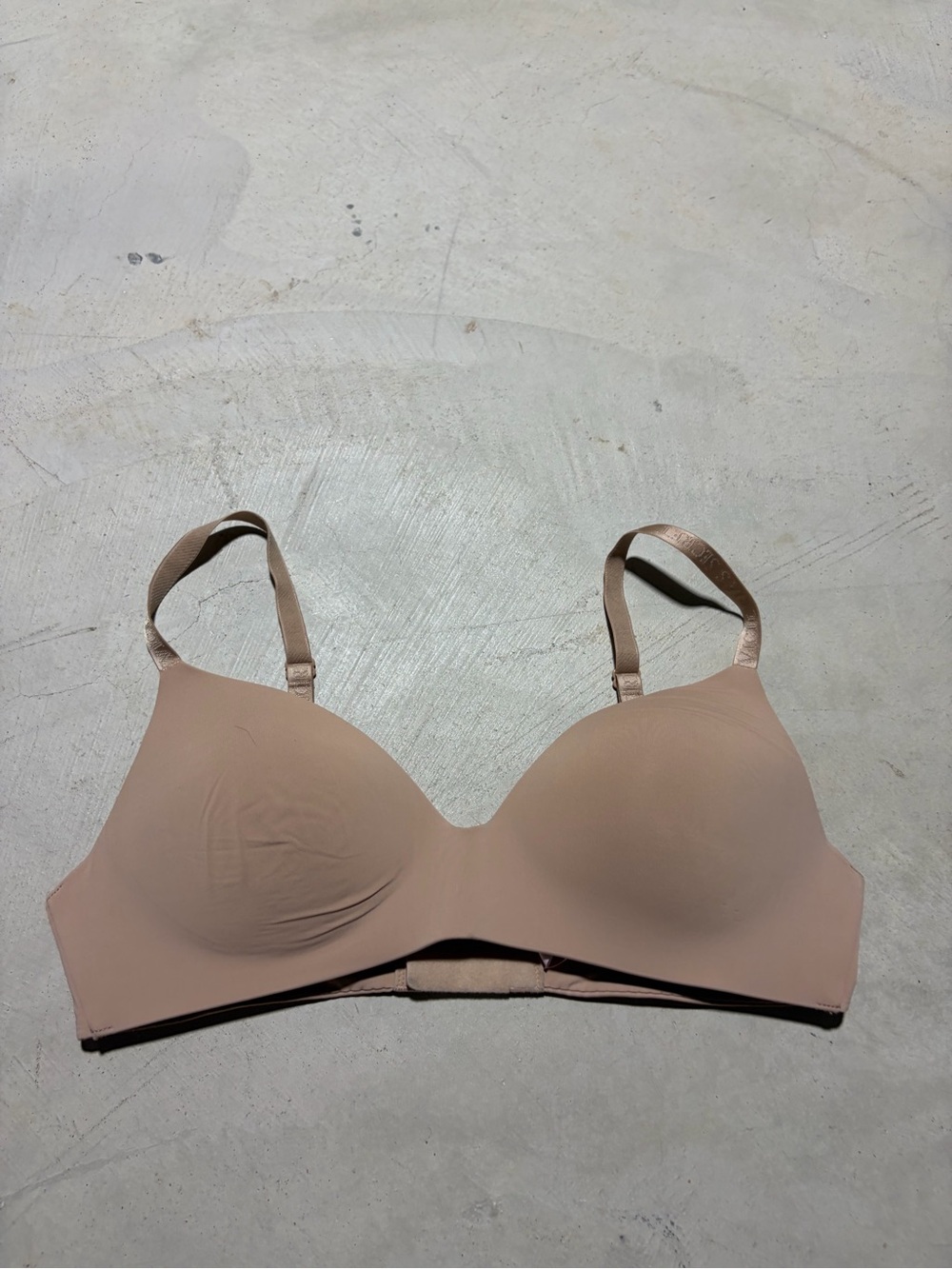 Victoria’s Secret t-shirt lightly lined wireless bra nude 36C